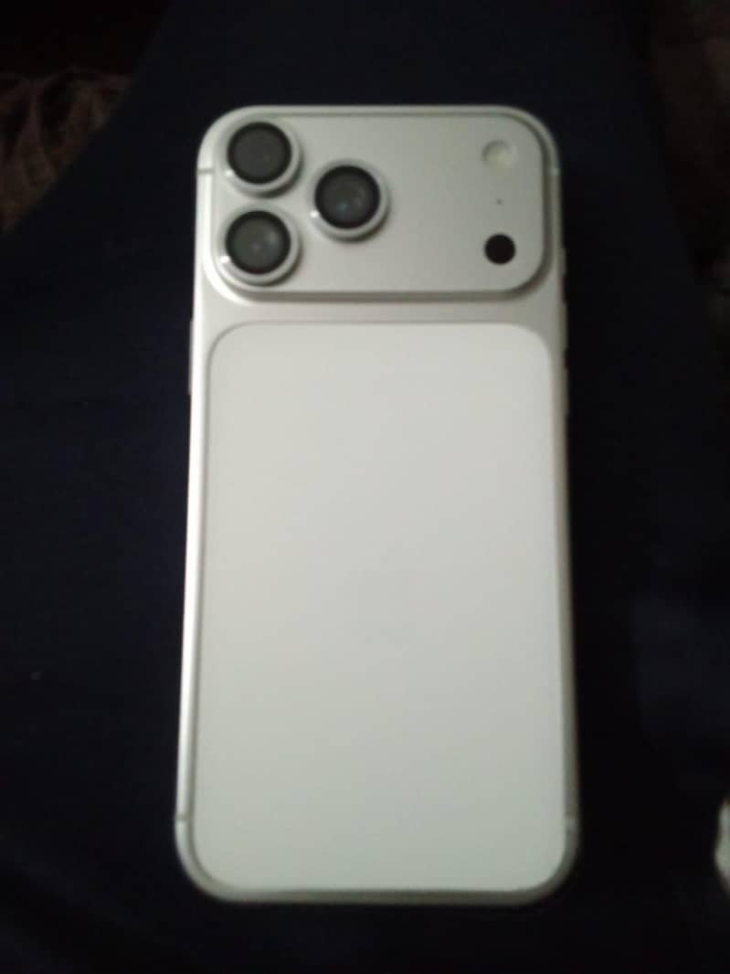 Apple iPhone 17 Pro Max 0