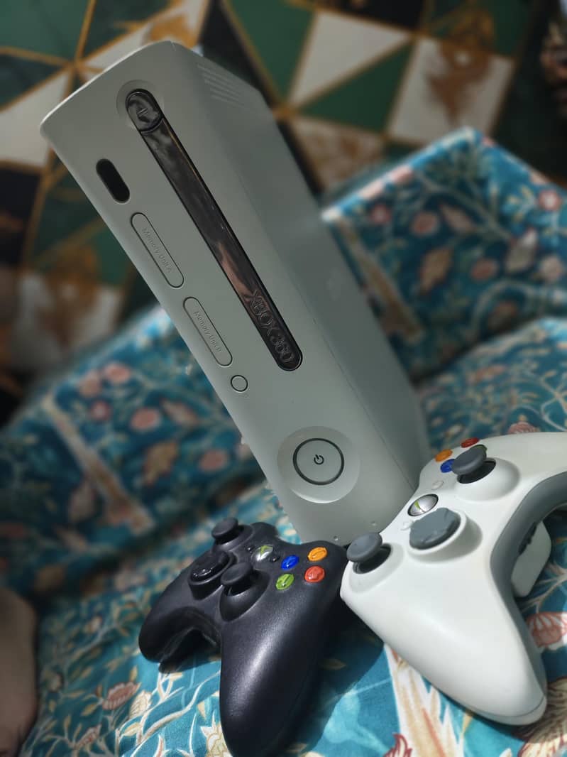 Xbox 360 Console | 2 Wireless Controllers | Complete Cables 0