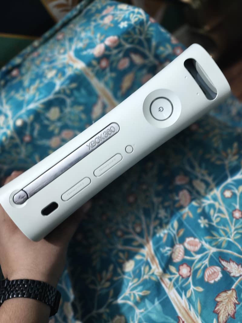 Xbox 360 Console | 2 Wireless Controllers | Complete Cables 1