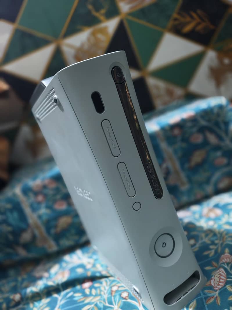Xbox 360 Console | 2 Wireless Controllers | Complete Cables 2