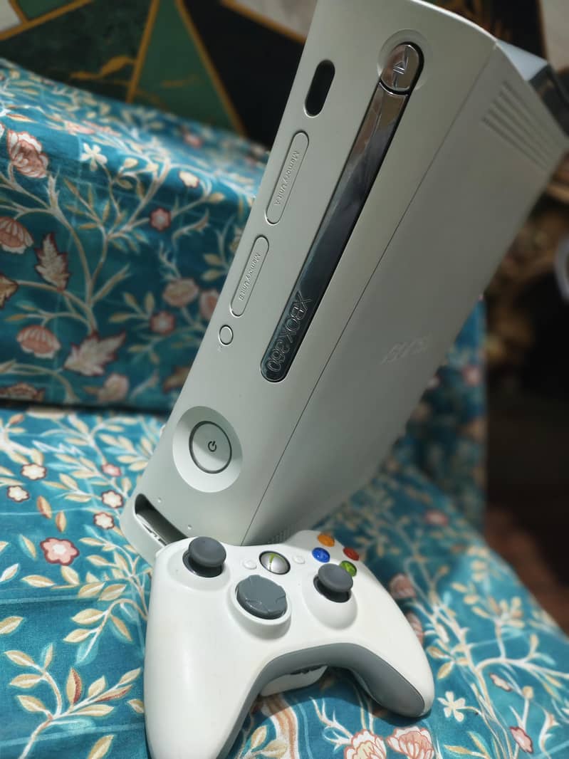 Xbox 360 Console | 2 Wireless Controllers | Complete Cables 4
