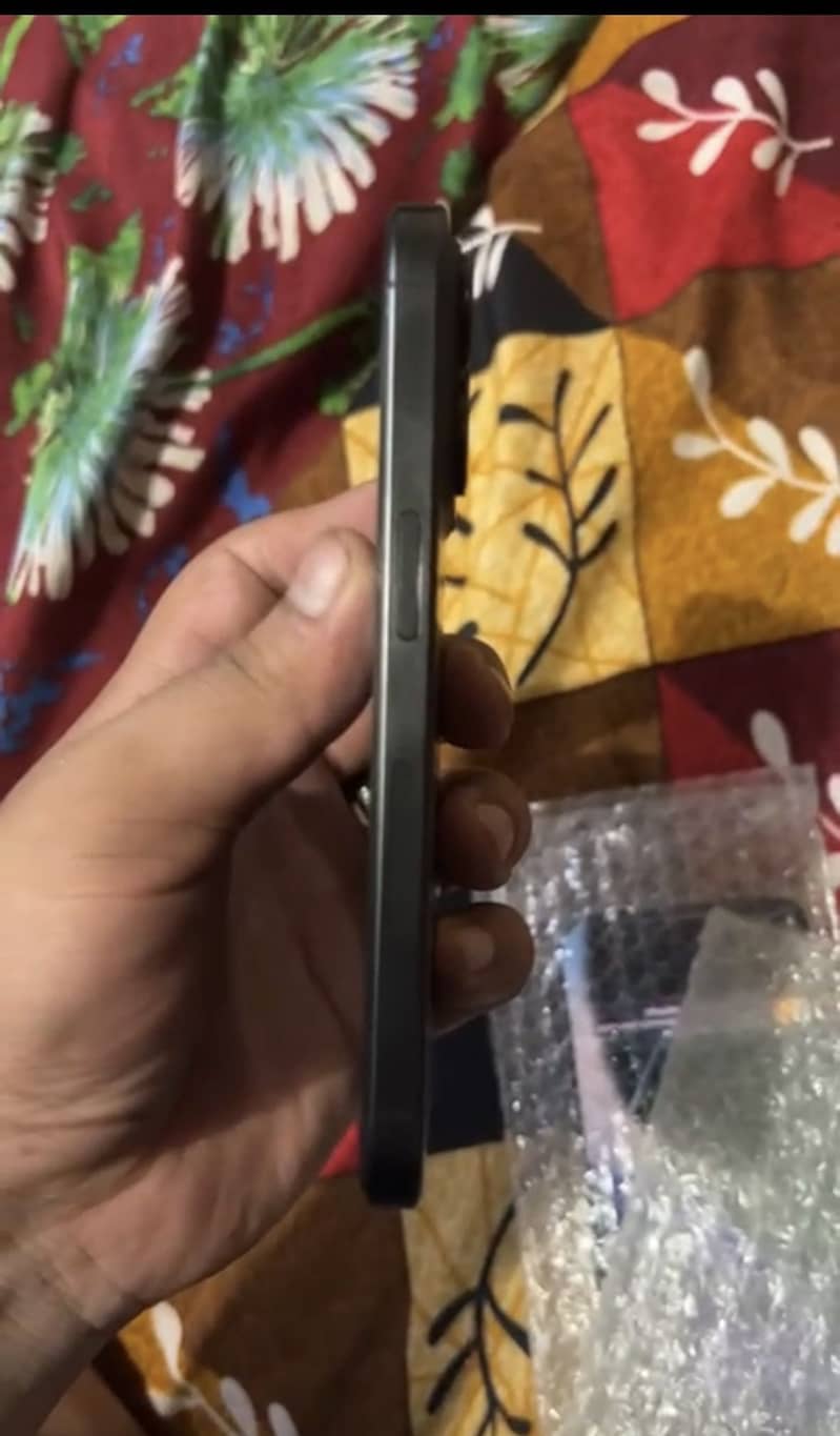 Apple iPhone 15 Pro 1