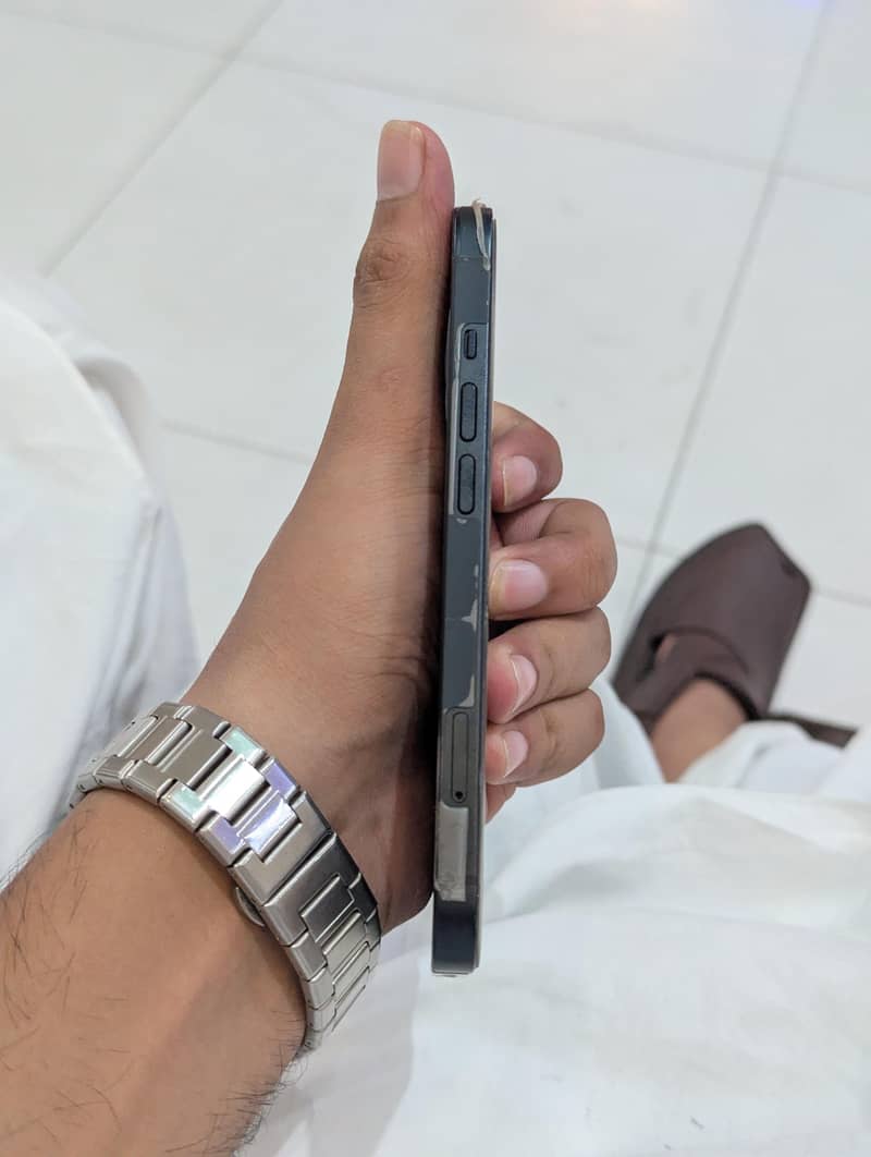 Apple iPhone 13 2
