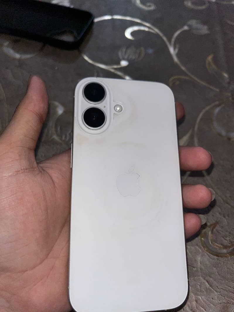 Apple iPhone 16 0