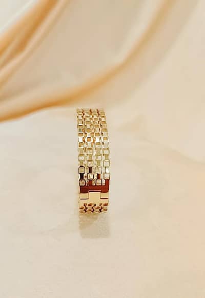 Golden stylish Kara/handcuff