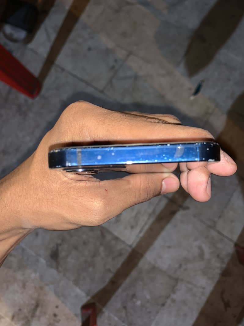 Apple iPhone 12 2