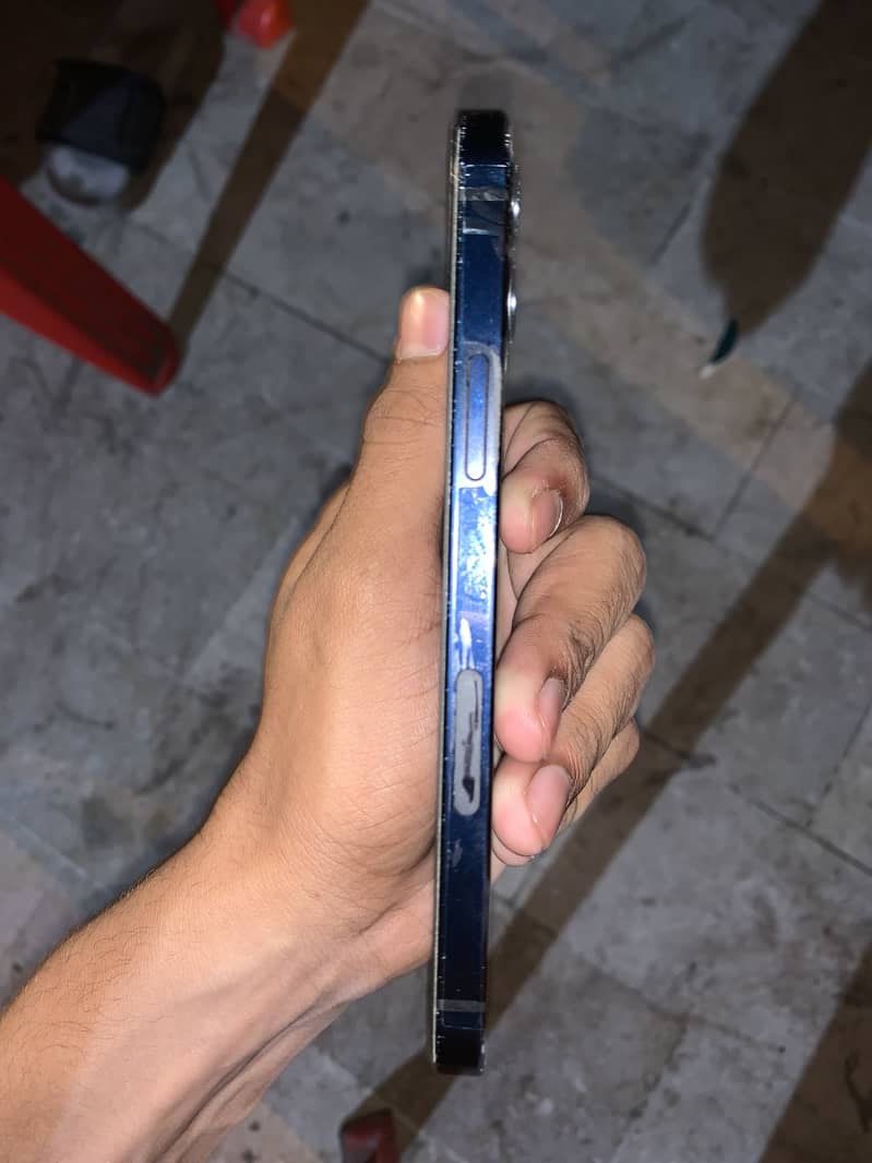 Apple iPhone 12 3