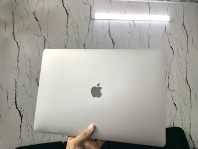 Macbook Pro 2016 | 16 GBs RAM | 512 GBs SSD | Intel Core i7 | TouchBar