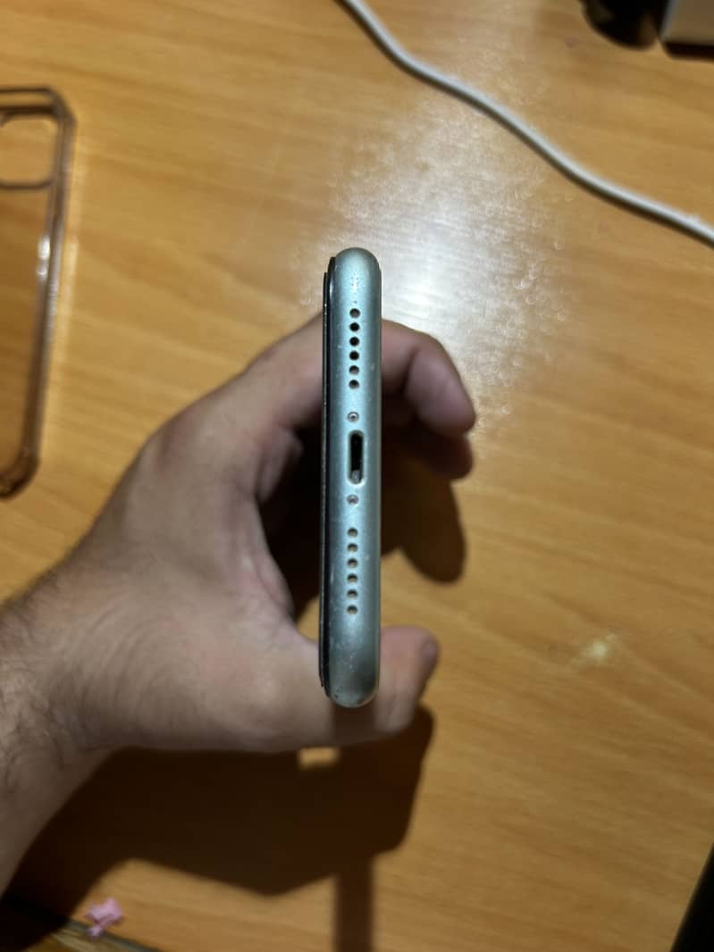 Apple iPhone 11 3