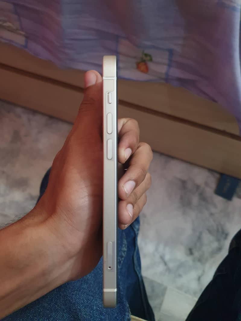 Apple iPhone 12 4