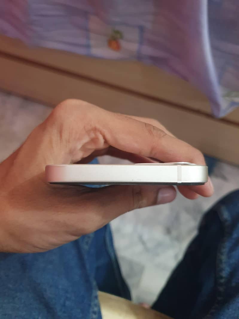 Apple iPhone 12 6