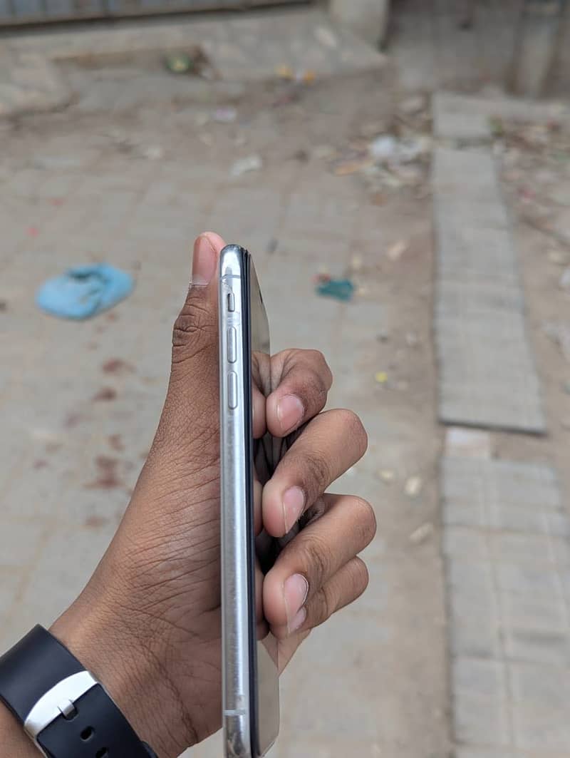 Apple iPhone X 3