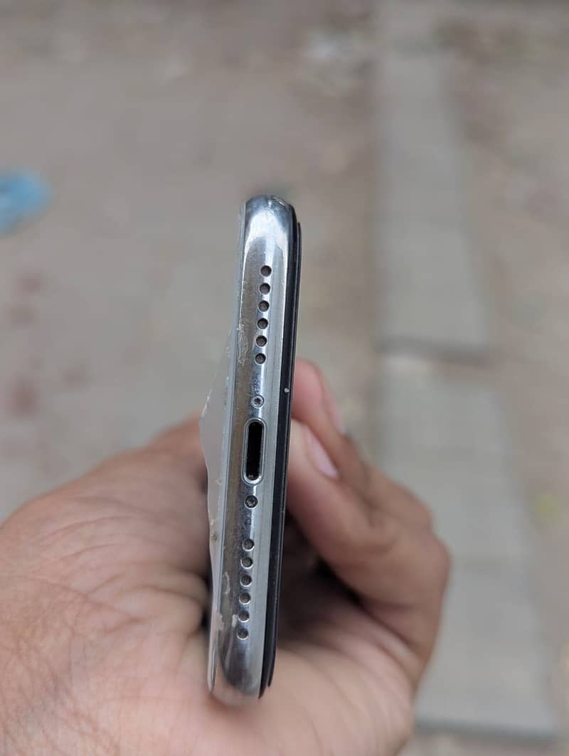 Apple iPhone X 5