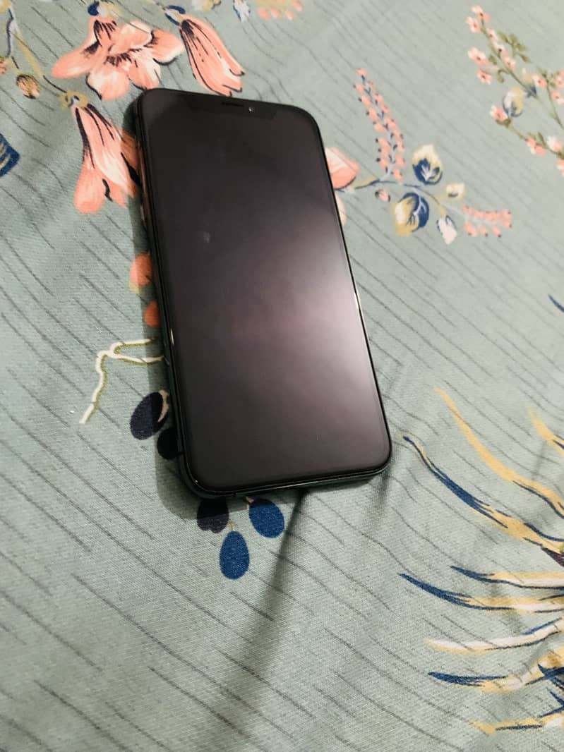 Apple iPhone XS 1