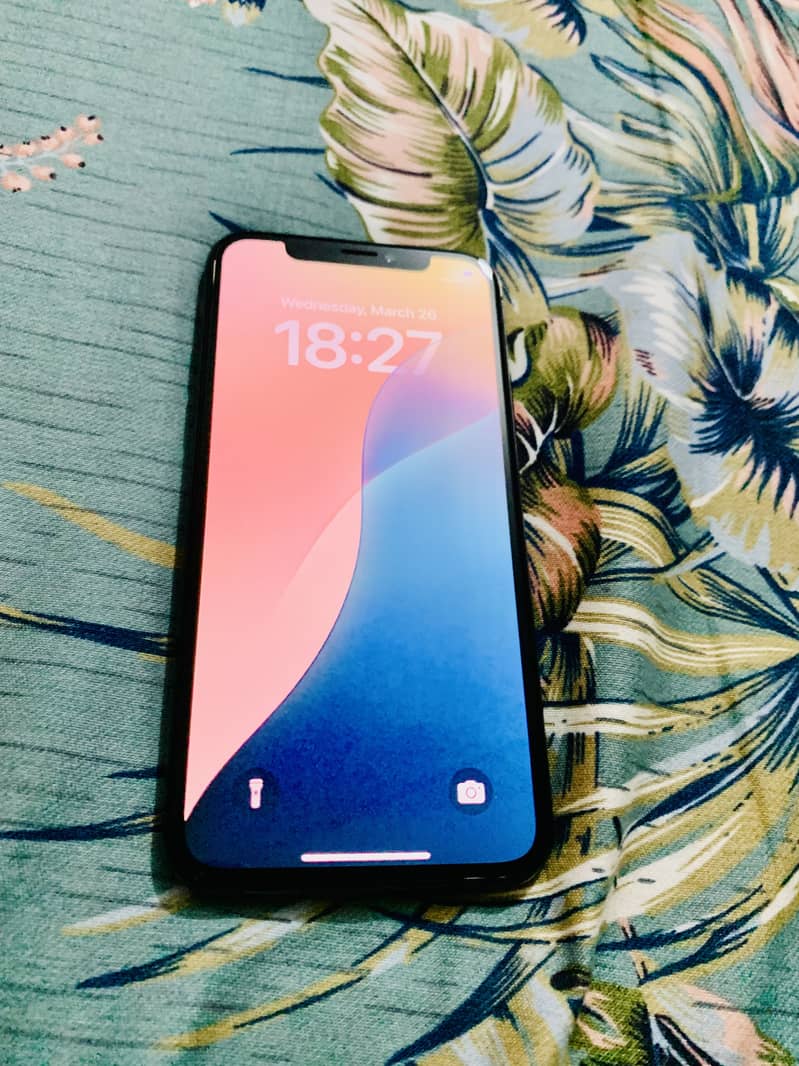 Apple iPhone XS 4