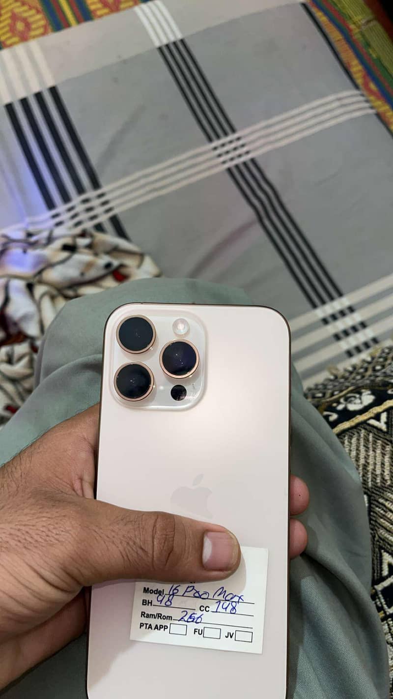 Apple iPhone 16 Pro Max 3