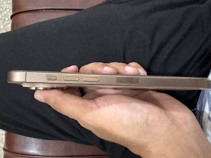 Apple iPhone 16 Pro Max 3