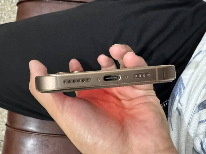 Apple iPhone 16 Pro Max 4