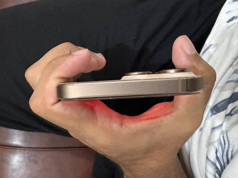 Apple iPhone 16 Pro Max 5