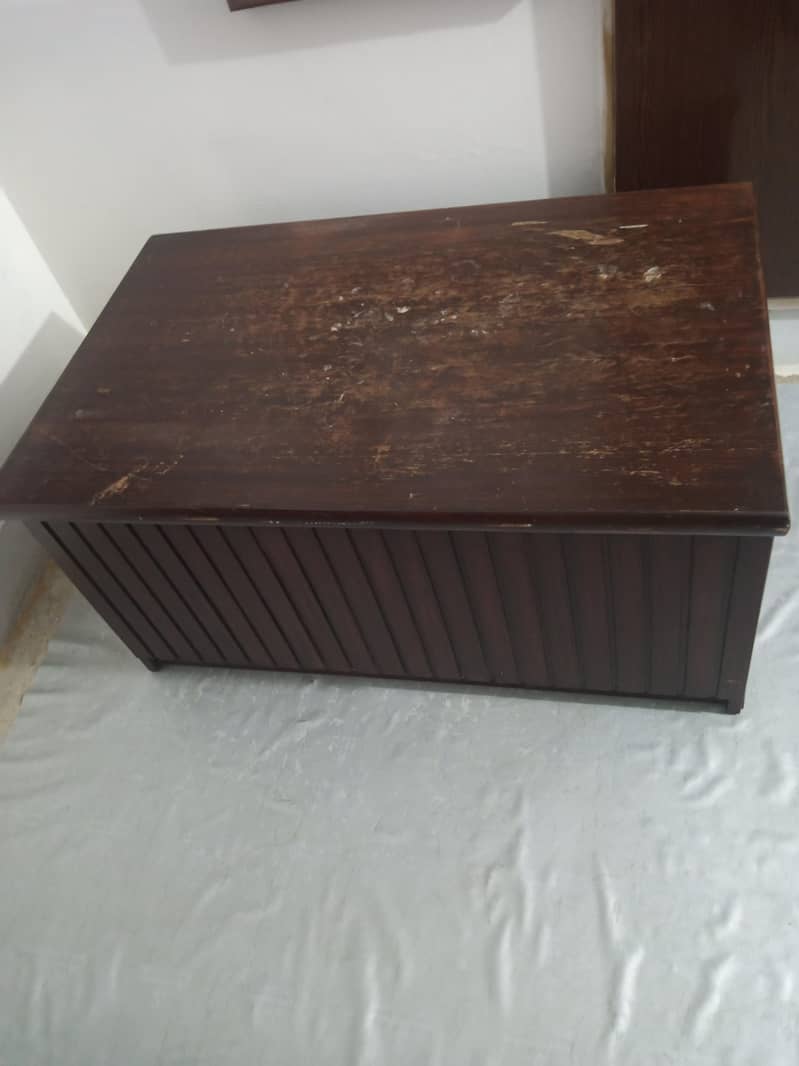 beds table and mirror 4