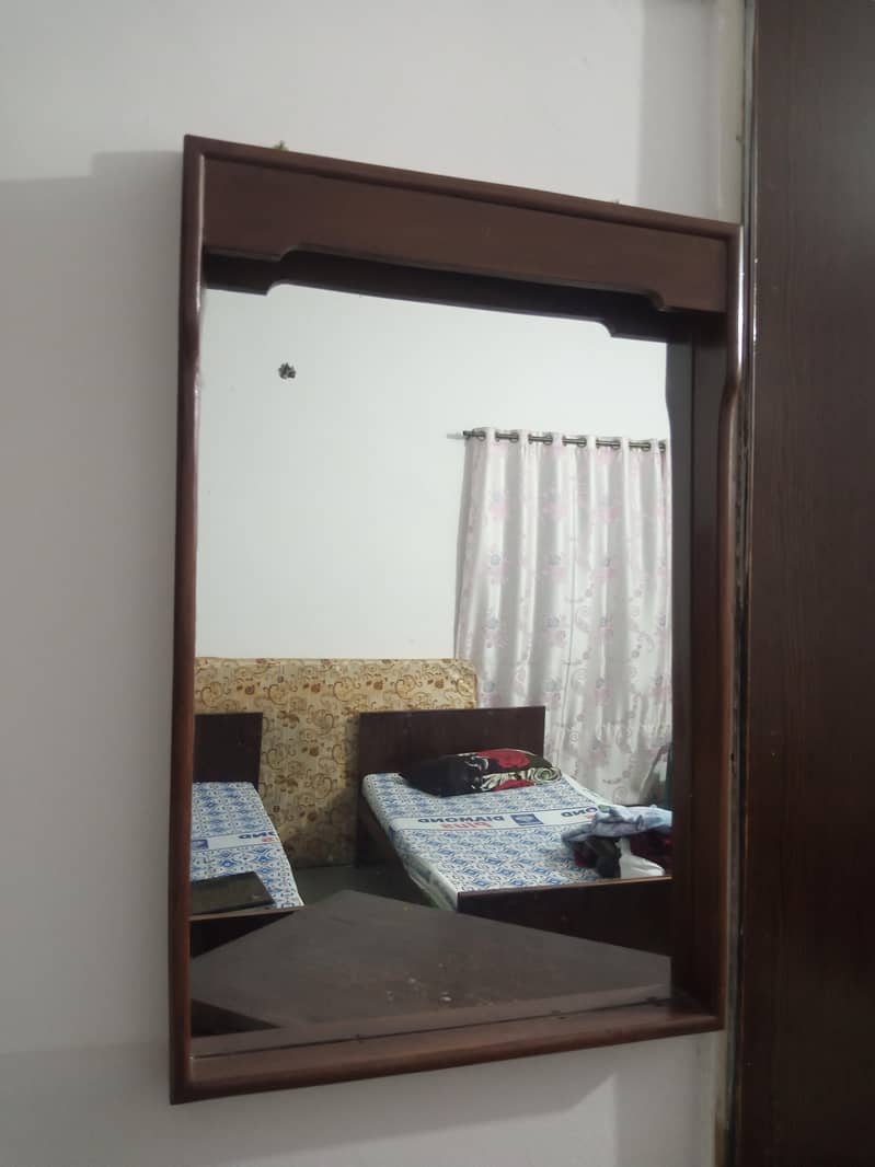 beds table and mirror 5