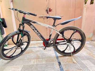 Space baby cycle with alloy rims