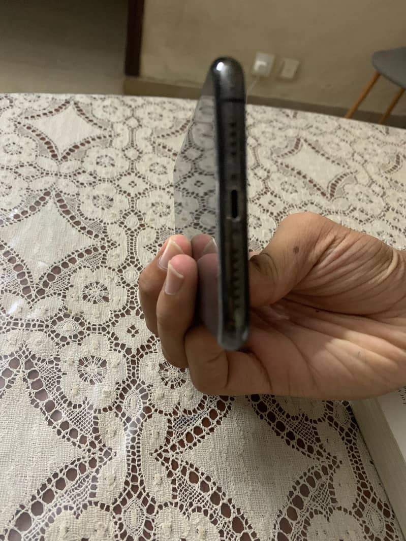 Apple iPhone XS Max 3