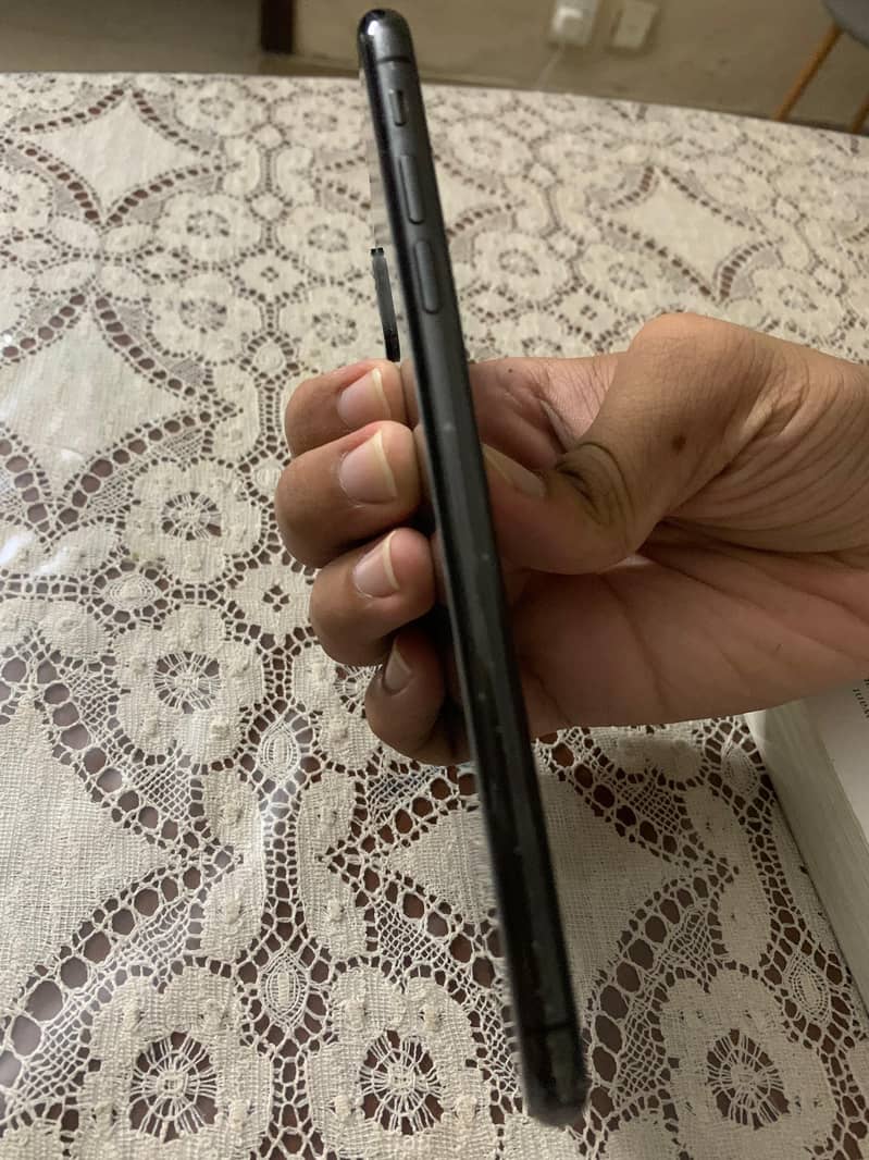 Apple iPhone XS Max 4