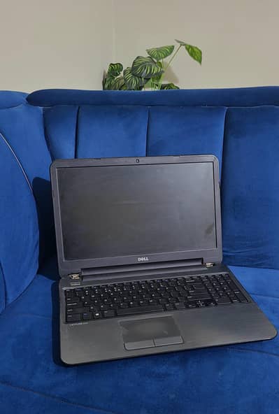 Dell Laptop i5 4-Gen (Ram 4-Gb/ 128-Gb SSD) Battery Timing 2.5 Hours.