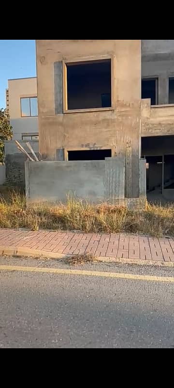 125 yards, Gray Structure Boulevard Villa