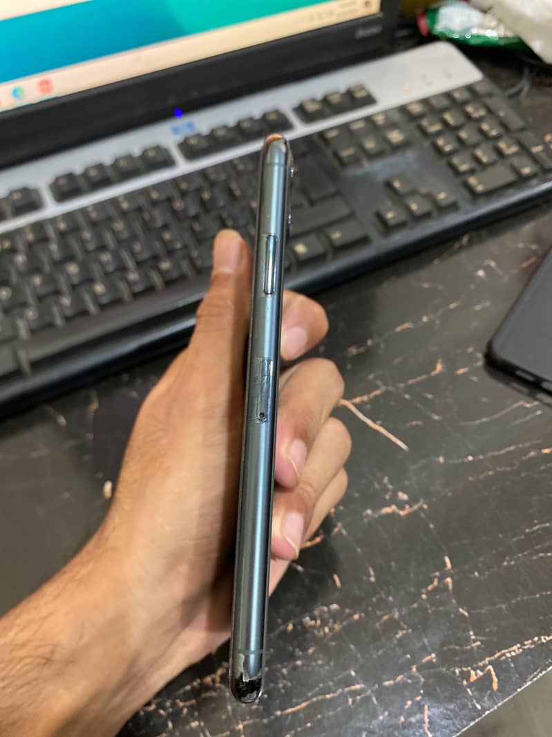 Apple iPhone 11 Pro Max 1