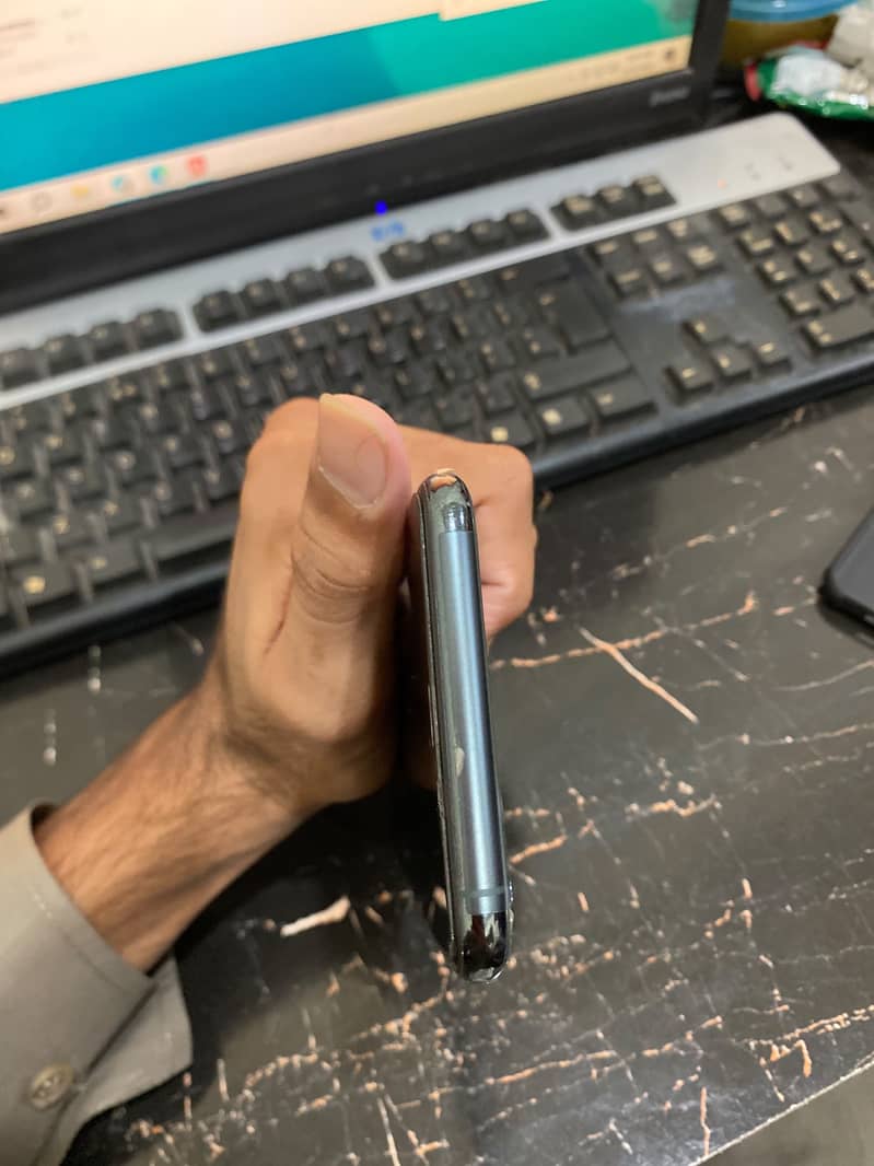 Apple iPhone 11 Pro Max 2