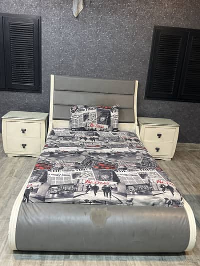Bed set with side tables