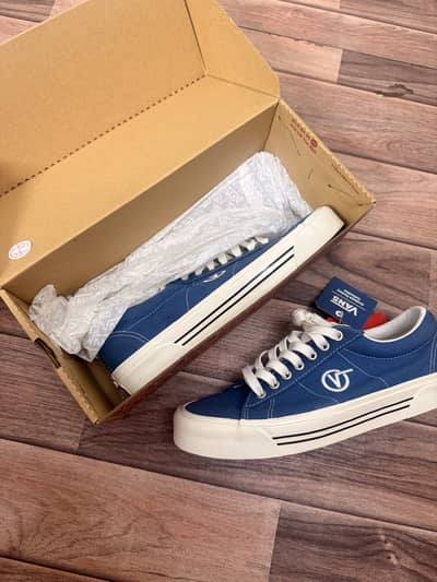 VANS SNEAKERS FOR SALE