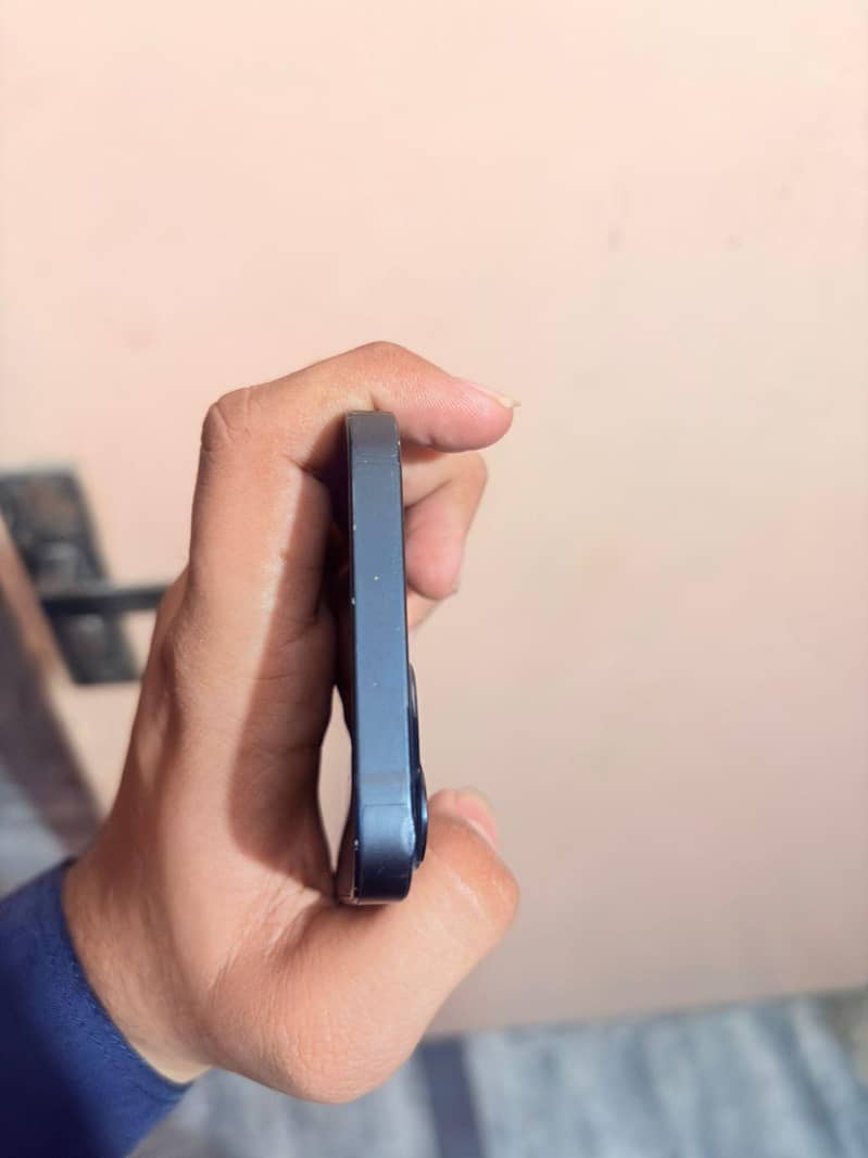 Apple iPhone 13 4