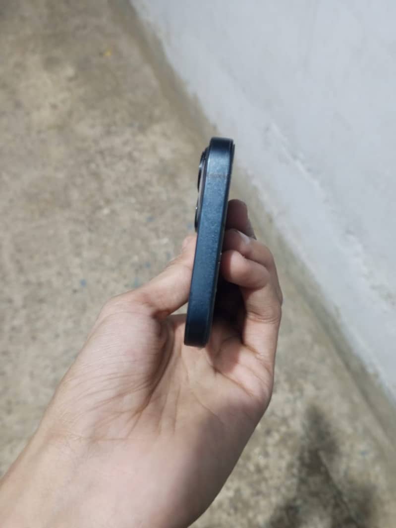 Apple iPhone 13 2