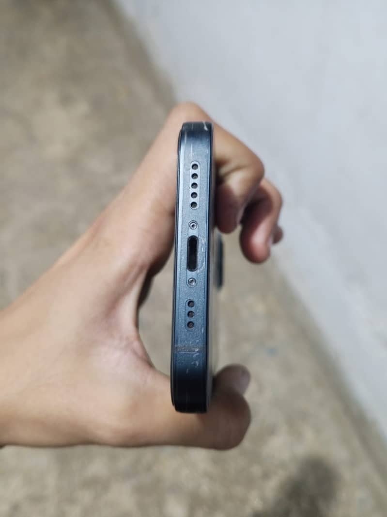 Apple iPhone 13 3