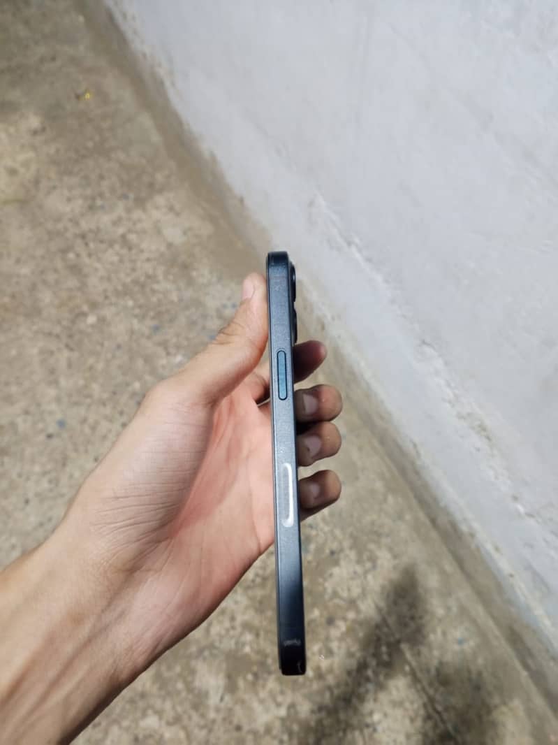 Apple iPhone 13 4