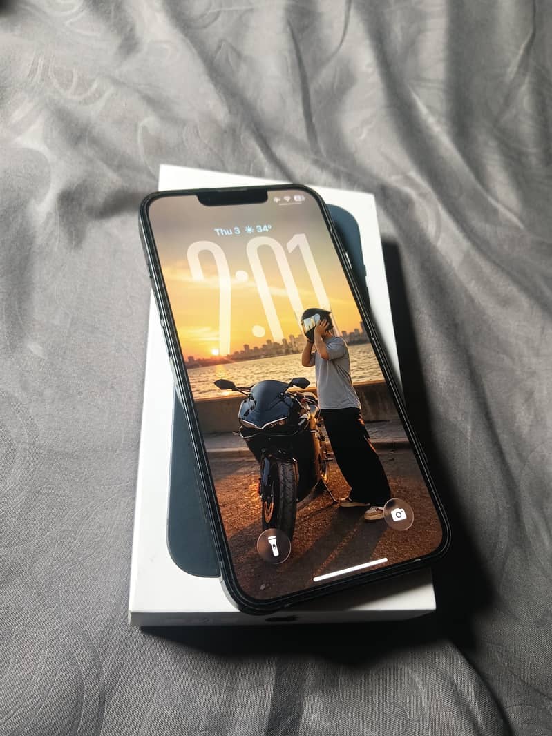 Apple iPhone 13 0