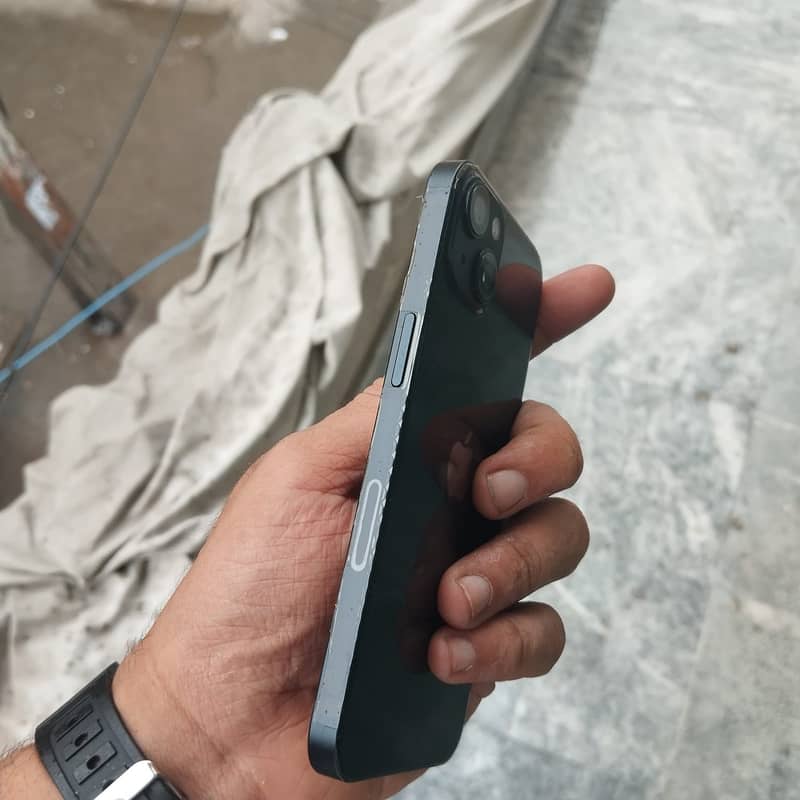 Apple iPhone 13 1