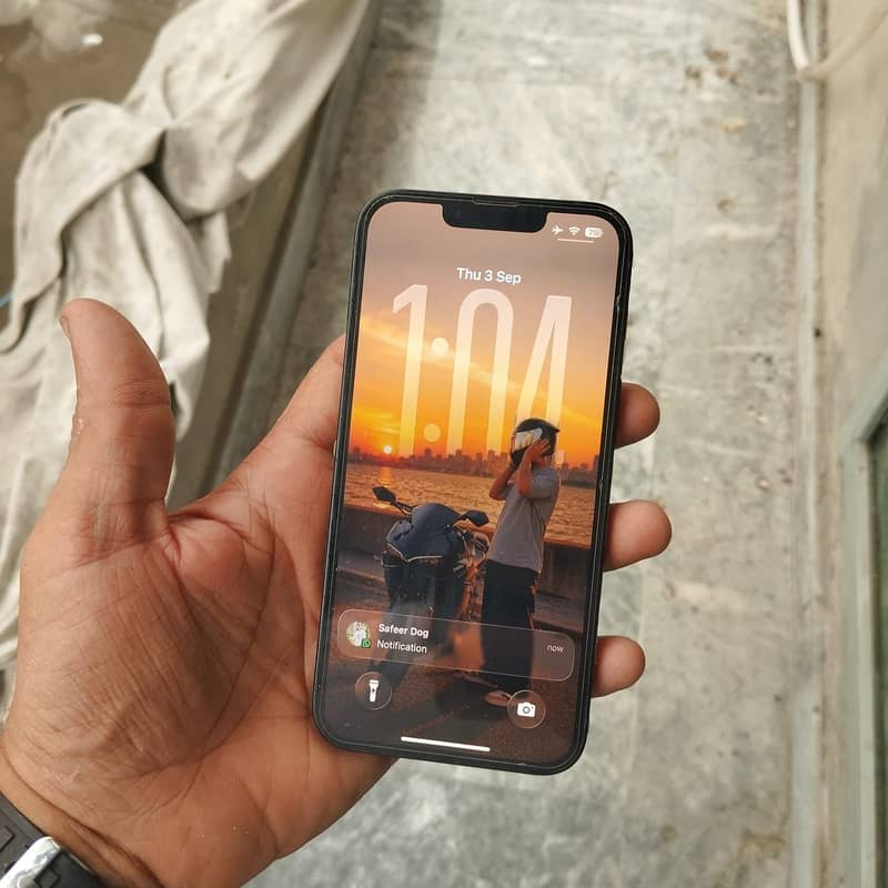 Apple iPhone 13 2