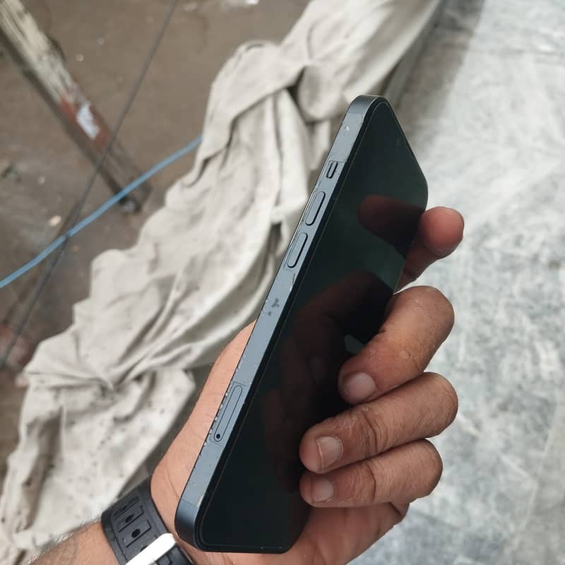 Apple iPhone 13 3
