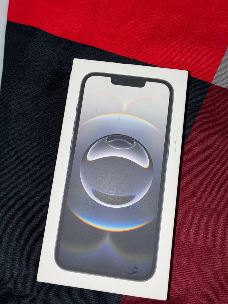 Apple iPhone 16e 0