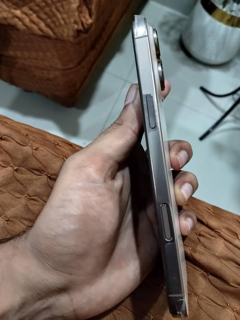 Apple iPhone 16 Pro Max 3