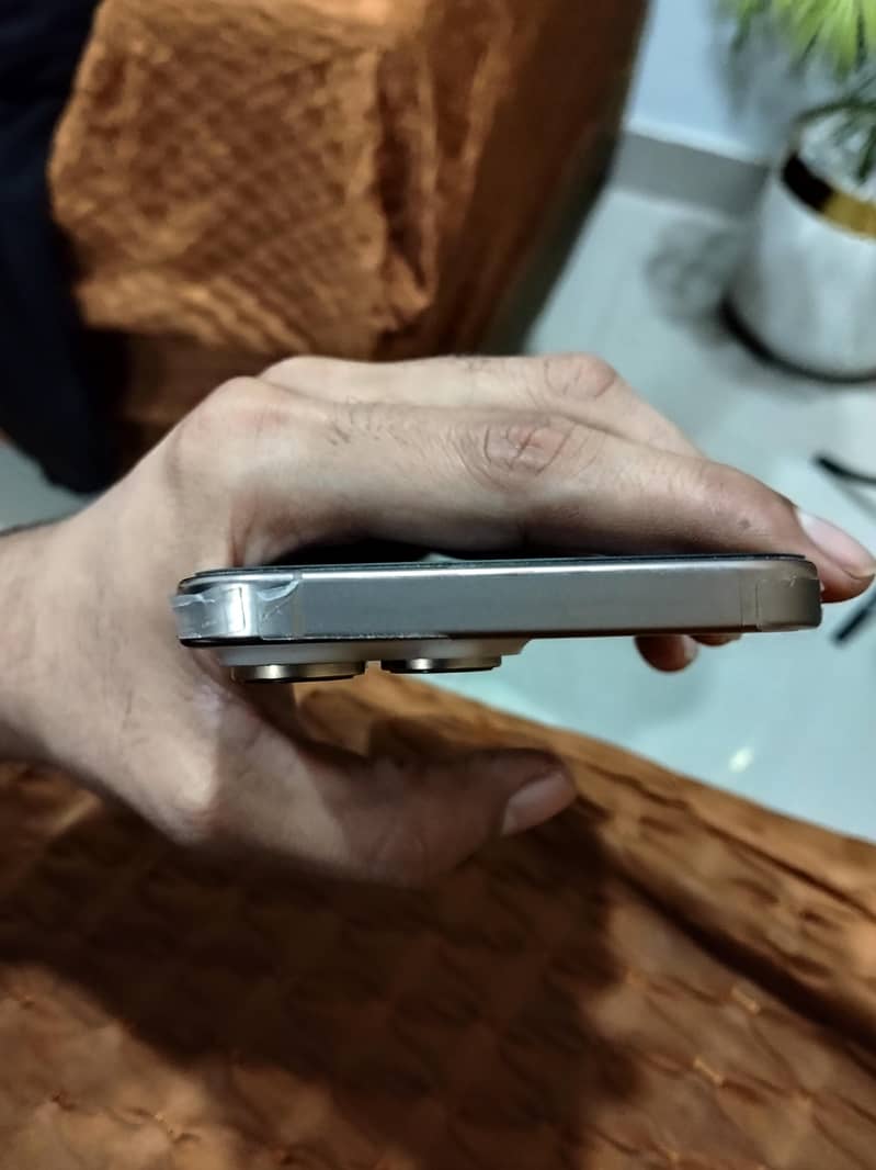 Apple iPhone 16 Pro Max 5