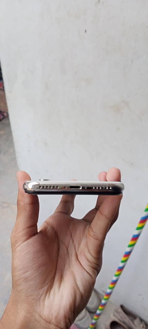 Apple iPhone X 3