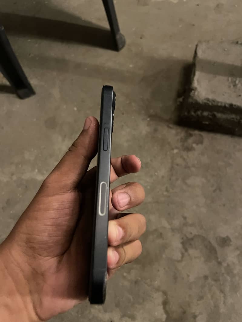 Apple iPhone 13 1