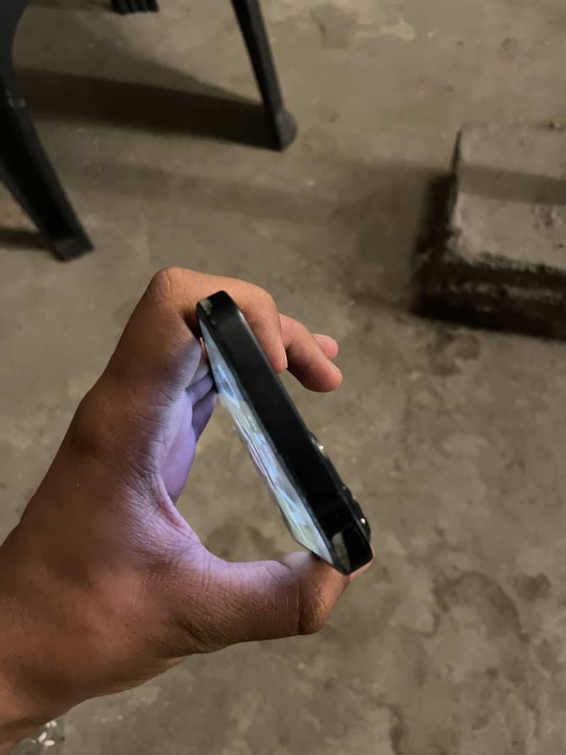 Apple iPhone 13 3
