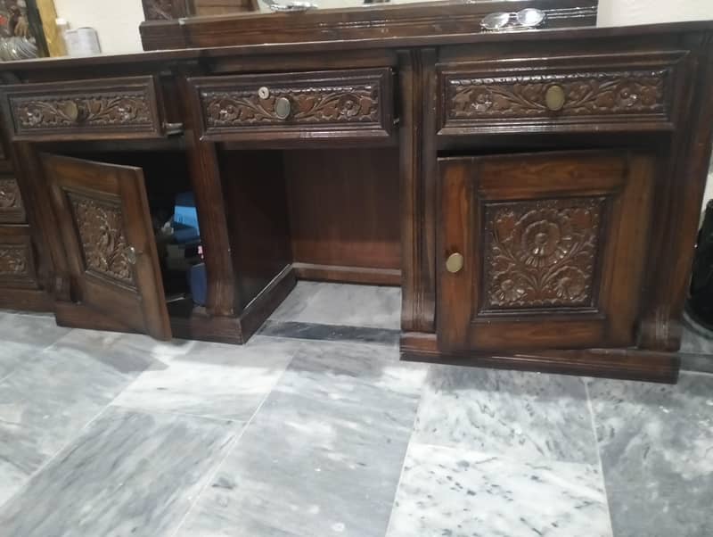 dressing table 1