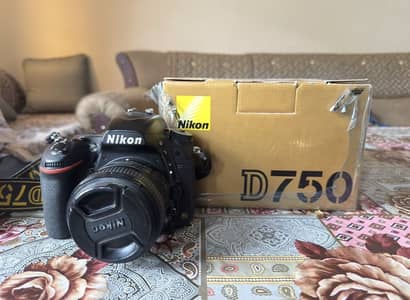 NIKON D750 10/10 With Box